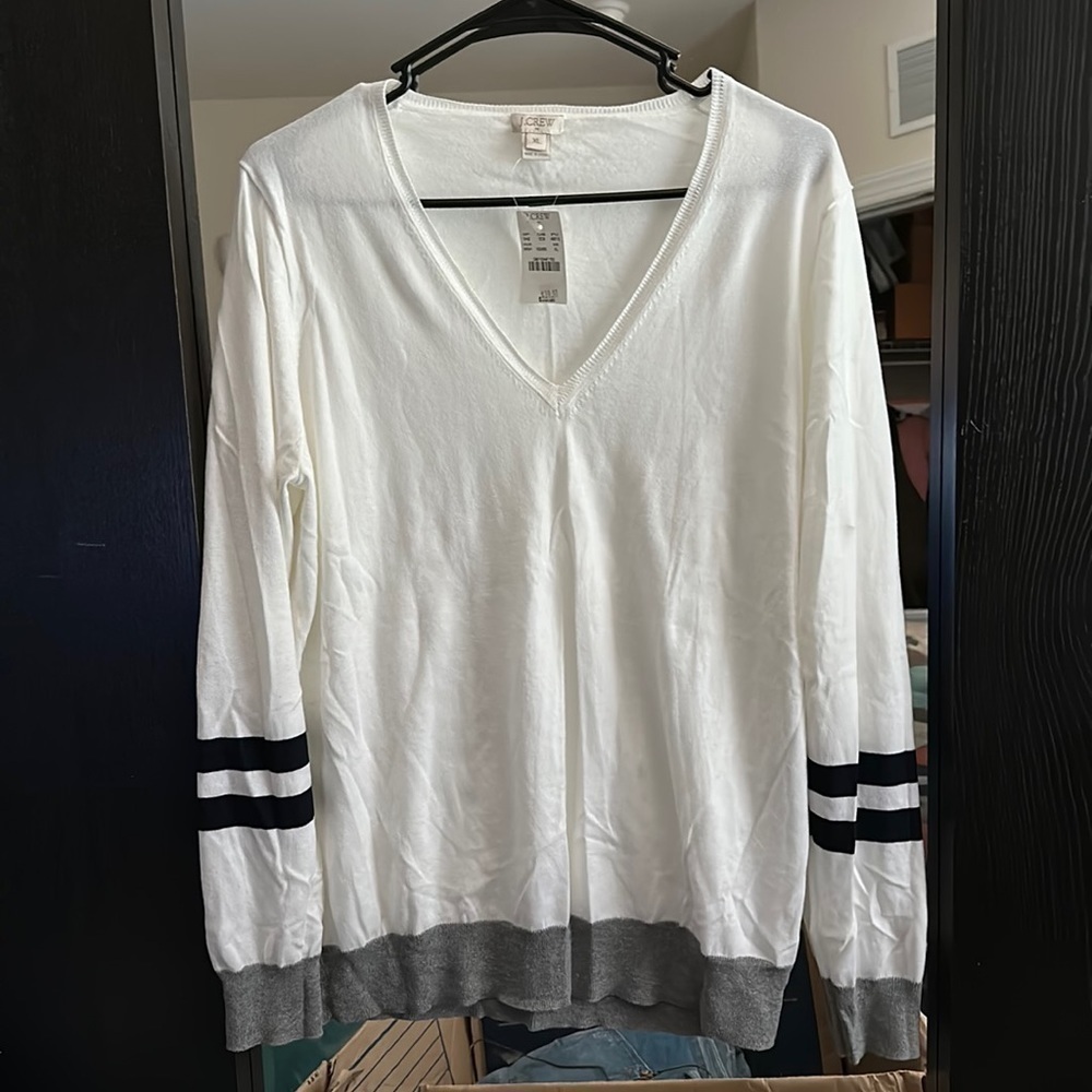 Banana Republic Summer Sweater - Picture 2 of 6